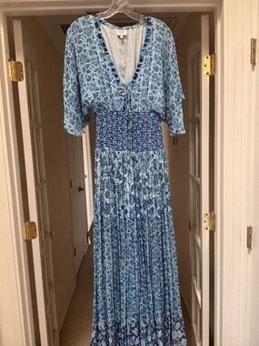 HEMANT & NANDITA Blue Floral V-Neck Maxi Dress